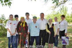 Фото на память со старейшими жителями Новопавловского поселения