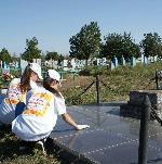 В рамках краевой акции «Осень добрых дел», волонтеры села Новопавловка навели на территории сельского кладбища санитарную уборку братской могилы советских воинов.